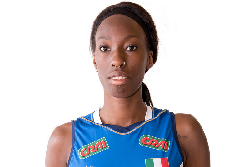 Paola Egonu portabandiera olimpica nella cerimonia di apertura dei Giochi