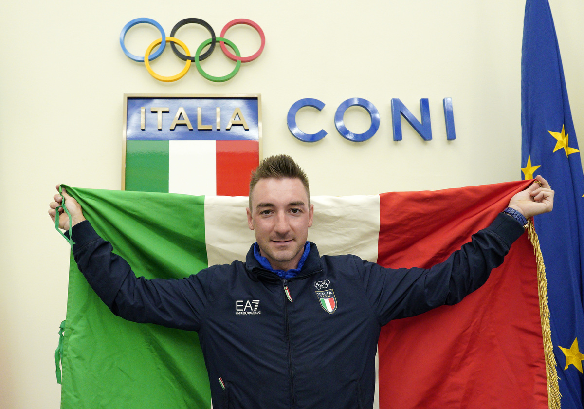 Ciclismo, l'emozione del portabandiera Elia Viviani. "Orgoglioso di sfilare con Jessica Rossi. Daremo il massimo per fare felici gli italiani"