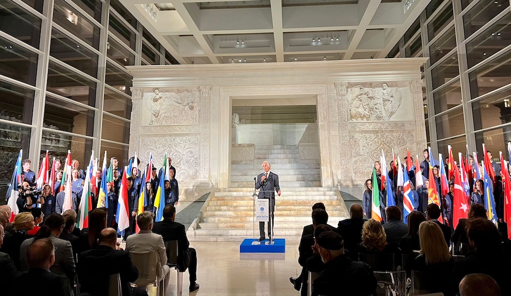 European Youth Olympic Festival torch lit. Malagò: “The pairing with Milano-Cortina 2026 is unique”