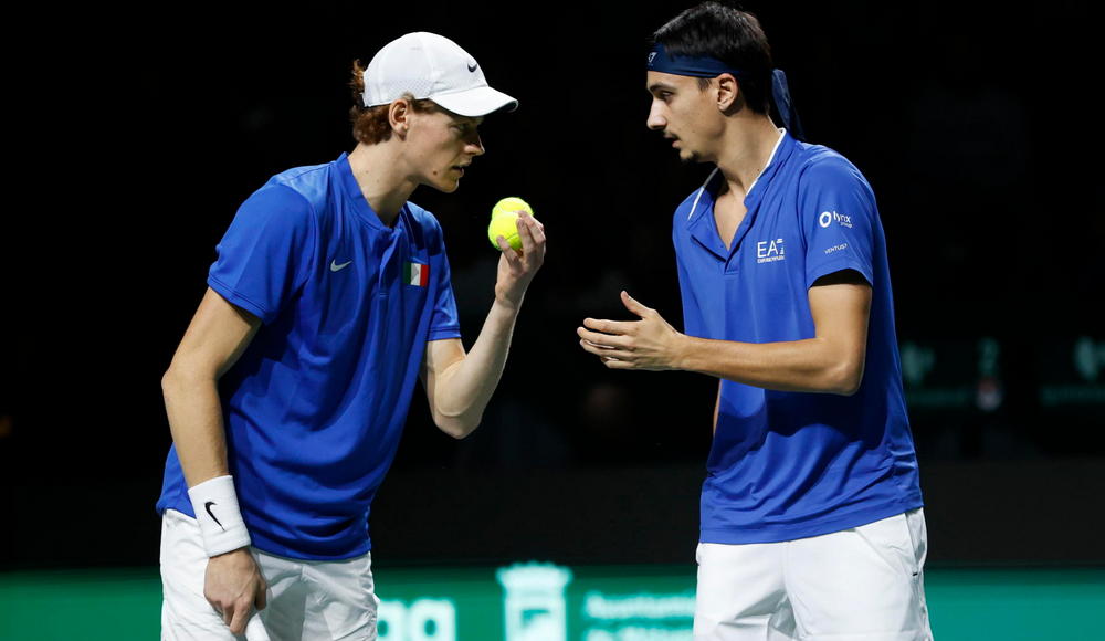 Coppa Davis, l'Italia elimina la Serbia di Djokovic: azzurri in finale dopo 25 anni