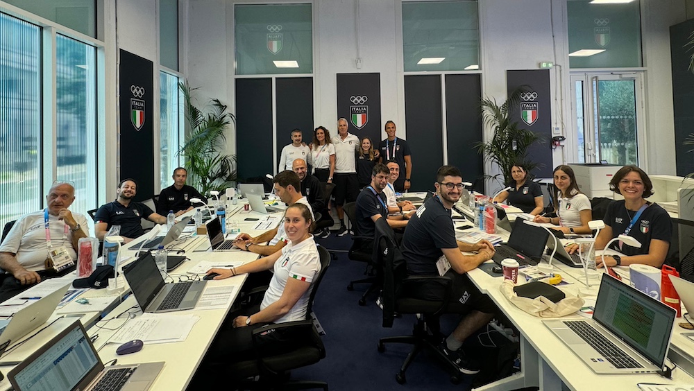 Visita di Malagò alla missione italiana. Arrivati a Parigi i tuffatori, partono gli azzurri di altre sei discipline