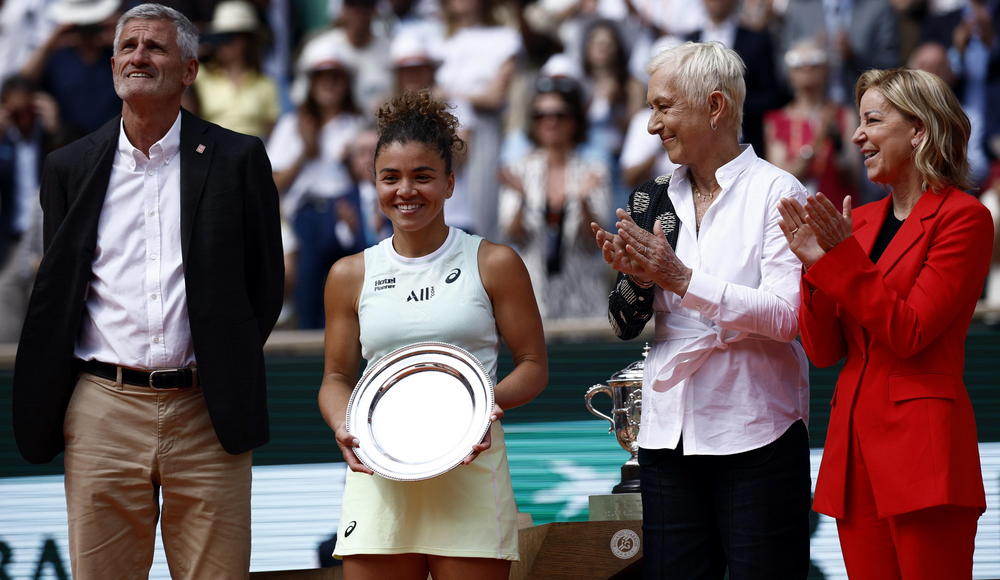Roland Garros: Paolini si arrende a Swiatek, sconfitta in finale anche per Bolelli e Vavassori