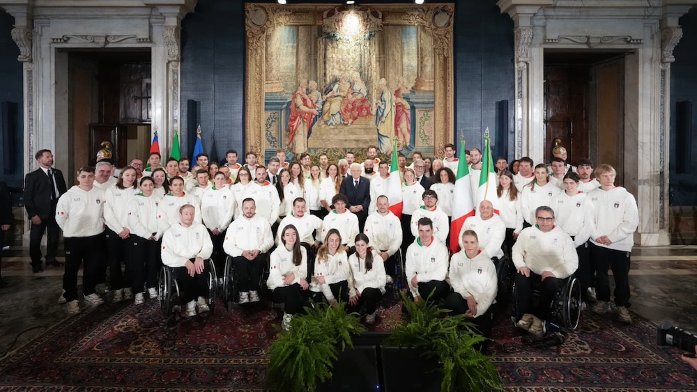  Il Presidente Mattarella consegna il Tricolore ai portabandiera di Milano Cortina 2026: “L'Italia sarà con voi” 