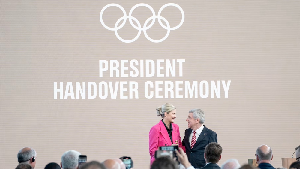 Giornata storica al CIO: Thomas Bach cede la presidenza a Kirsty Coventry