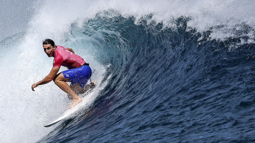 Leonardo Fioravanti apre il Championship Tour con un podio: azzurro secondo alle Hawaii