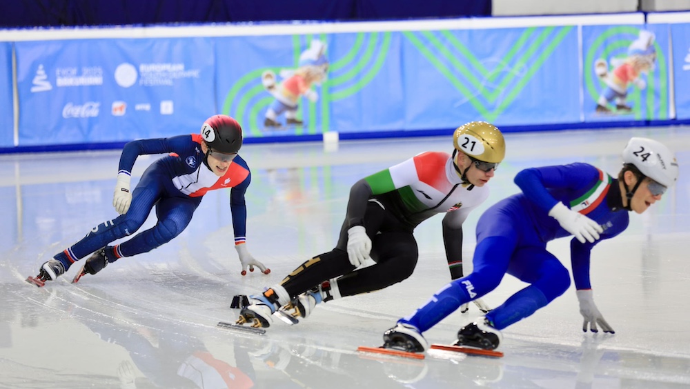 L'Italia Team fa la voce grossa a Bakuriani: oro per Pezzoni nello short track e Pedranzini nel fondo, Giaretta d'argento nel gigante