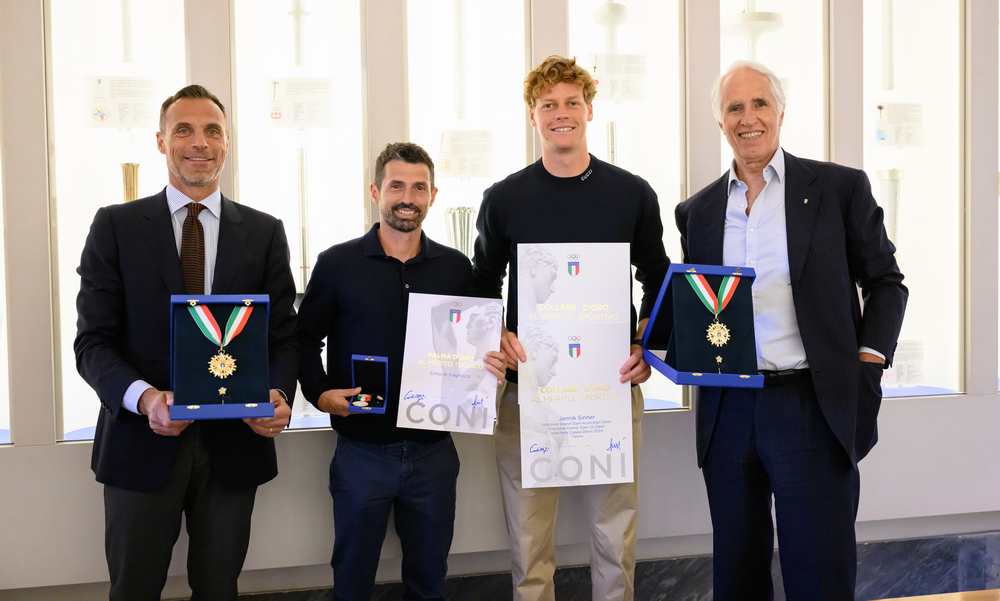 Sinner receives Collare d'Oro from Malagò and Mornati. World no.1: “A prestigious honour that goes beyond individual achievements”