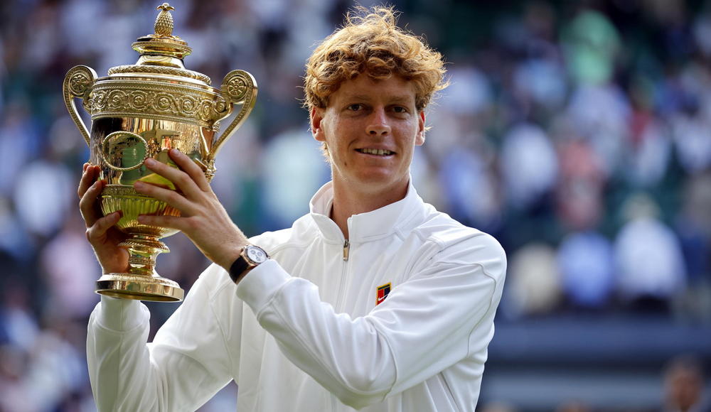 Sinner annienta Alcaraz ed è il primo azzurro a trionfare a Wimbledon. Buonfiglio: "Entusiasmante, è un fenomeno"