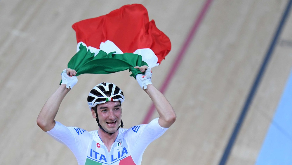 L’olimpionico e portabandiera azzurro Elia Viviani annuncia il ritiro: “È stato un viaggio veramente incredibile”