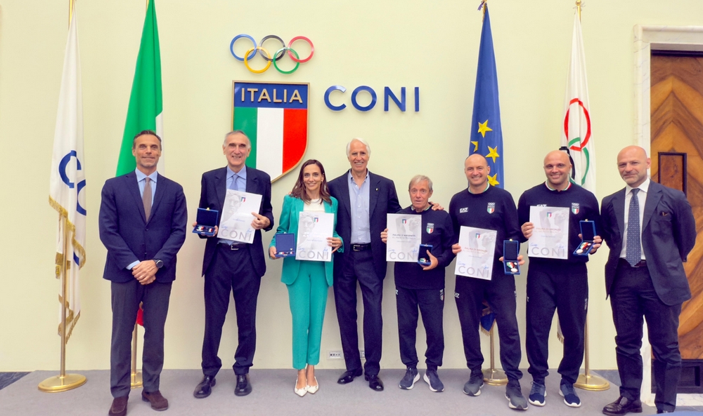 President Malagò and General Secretary Mornati honour representatives of the Institute of Sport Medicine and Science