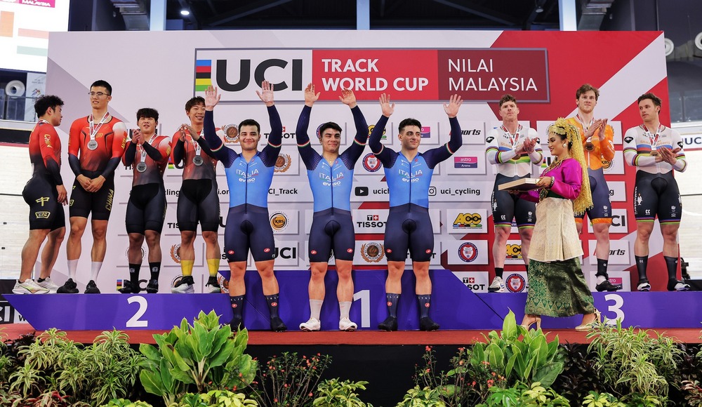 Coppa del Mondo, l'Italia apre con tre podi in Malesia: storica vittoria per gli azzurri nella team sprint