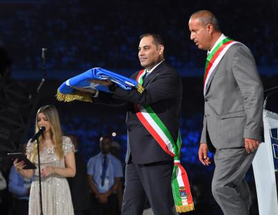 Emozioni  in chiusura, il Sindaco di Taranto riceve la bandiera CIJM per il 2026