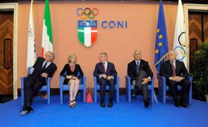 16 Presidente Bach con Malag&ograve;, Ministro Giannini, Roberto fabbricini e Franco Carraro presidente fondazione onesti