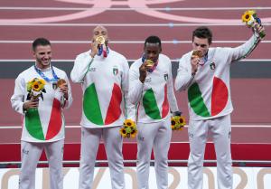 Staffetta 4x100m Premiazione ORO Foto Luca Pagliaricci GMT PAG05176 copia